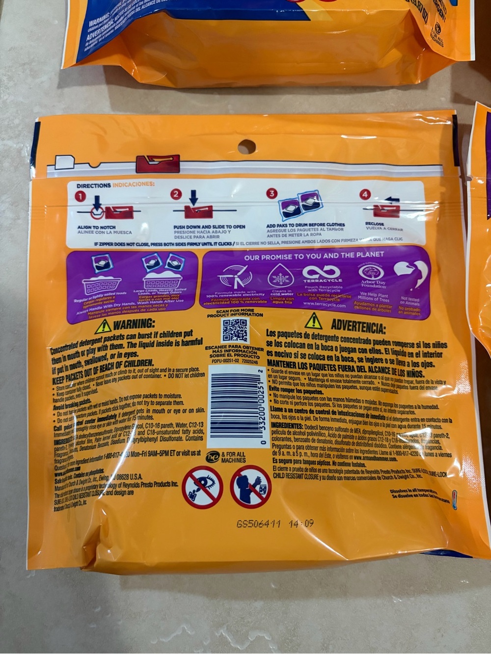 Arm & Hammer Oxi Clean 5-in-1 Laundry Pacs - Orange & Blue Packaging - Picture 3 of 5